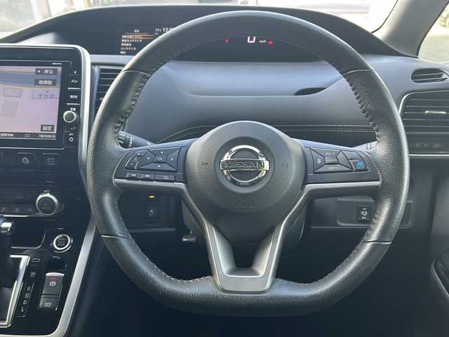 日産 セレナ ハイウェイスター Vセレクション 京都府 2017(平29)年 2.6万km ブリリアントホワイトパール ワンオーナー/純正ナビ/・フルセグTV /BT Audio/CD/DVD/フリップダウンモニター/レーダークルーズコントロール/バックカメラ/アラウンドビューモニター/両側パワースライドドア/プロパイロット/ETC/ドライブレコーダー/エマージェンシーブレーキ/コーナーセンサー/アイドリングストップ/電動パーキングブレーキ/プッシュスタート/ステアリングスイッチ/純正ドアバイザー/フロアマット/保証書＆取説/ナビ取説/スマートキースペア