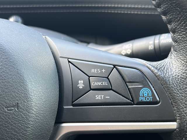 日産 セレナ ハイウェイスター Vセレクション 京都府 2017(平29)年 2.6万km ブリリアントホワイトパール ワンオーナー/純正ナビ/・フルセグTV /BT Audio/CD/DVD/フリップダウンモニター/レーダークルーズコントロール/バックカメラ/アラウンドビューモニター/両側パワースライドドア/プロパイロット/ETC/ドライブレコーダー/エマージェンシーブレーキ/コーナーセンサー/アイドリングストップ/電動パーキングブレーキ/プッシュスタート/ステアリングスイッチ/純正ドアバイザー/フロアマット/保証書＆取説/ナビ取説/スマートキースペア