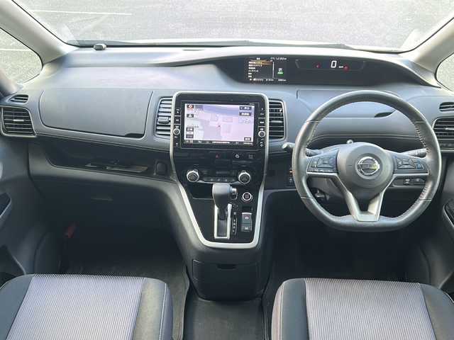 日産 セレナ ハイウェイスター Vセレクション 京都府 2017(平29)年 2.6万km ブリリアントホワイトパール ワンオーナー/純正ナビ/・フルセグTV /BT Audio/CD/DVD/フリップダウンモニター/レーダークルーズコントロール/バックカメラ/アラウンドビューモニター/両側パワースライドドア/プロパイロット/ETC/ドライブレコーダー/エマージェンシーブレーキ/コーナーセンサー/アイドリングストップ/電動パーキングブレーキ/プッシュスタート/ステアリングスイッチ/純正ドアバイザー/フロアマット/保証書＆取説/ナビ取説/スマートキースペア