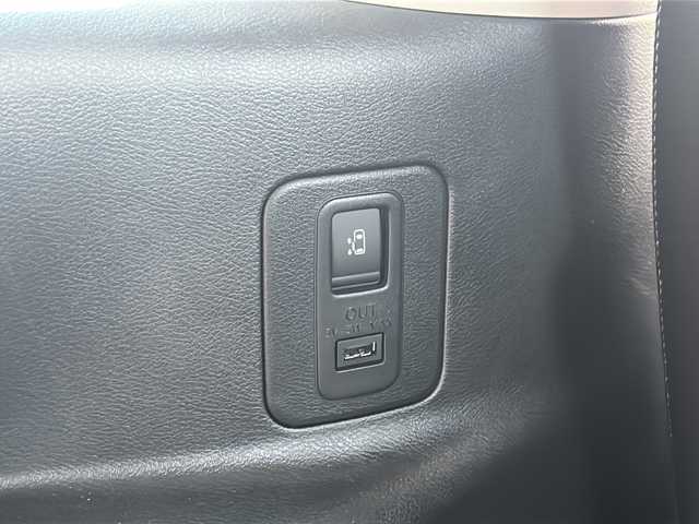 日産 セレナ ハイウェイスター Vセレクション 京都府 2017(平29)年 2.6万km ブリリアントホワイトパール ワンオーナー/純正ナビ/・フルセグTV /BT Audio/CD/DVD/フリップダウンモニター/レーダークルーズコントロール/バックカメラ/アラウンドビューモニター/両側パワースライドドア/プロパイロット/ETC/ドライブレコーダー/エマージェンシーブレーキ/コーナーセンサー/アイドリングストップ/電動パーキングブレーキ/プッシュスタート/ステアリングスイッチ/純正ドアバイザー/フロアマット/保証書＆取説/ナビ取説/スマートキースペア