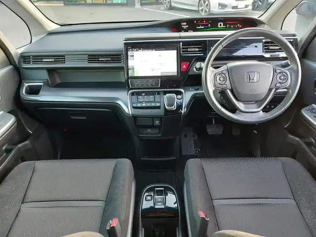 ホンダ ステップワゴン スパーダ ハイブリッド G ホンダセンシング 東京都 2019(平31)年 4.2万km プラチナホワイトパール ホンダセンシング/・衝突軽減ブレーキ/・レーンアシスト/・アダプティブクルーズコントロール/純正10インチナビ/・CD/DVD/BT/AM/FM/TV/マルチビューモニター/両側パワースライドドア/LEDヘッドライト/フリップダウンモニター/純正ドライブレコーダー/2列目ロールサンシェード/ビルトインETC