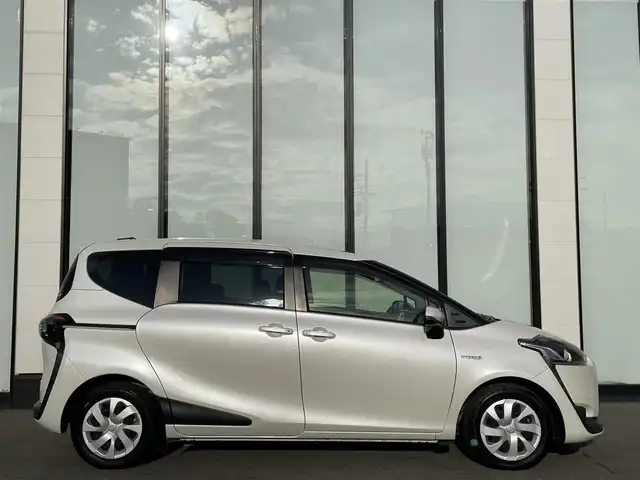 トヨタ シエンタ ハイブリッド G 大阪府 2016(平28)年 5万km ホワイトパールクリスタルシャイン トヨタセーフティーセンス/・プリクラッシュセーフティー/・レーンディパーチャーアラート/・オートマチックハイビーム/・クリアランスソナー/純正ナビ/・Bluetooth/CD/DVD/ワンセグTV/ラジオ/主要装備/・バックカメラ/・横滑り防止装置/・両側パワースライドドア/・D＋Nシートヒーター/・ウォークスルー/・LEDヘッドライト/・フォグランプ/・純正フロアマット/・純正AW/・ドライブレコーダー/・ETC