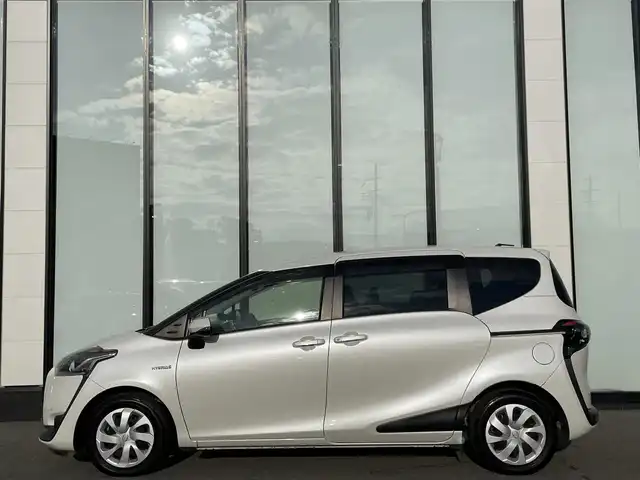 トヨタ シエンタ ハイブリッド G 大阪府 2016(平28)年 5万km ホワイトパールクリスタルシャイン トヨタセーフティーセンス/・プリクラッシュセーフティー/・レーンディパーチャーアラート/・オートマチックハイビーム/・クリアランスソナー/純正ナビ/・Bluetooth/CD/DVD/ワンセグTV/ラジオ/主要装備/・バックカメラ/・横滑り防止装置/・両側パワースライドドア/・D＋Nシートヒーター/・ウォークスルー/・LEDヘッドライト/・フォグランプ/・純正フロアマット/・純正AW/・ドライブレコーダー/・ETC