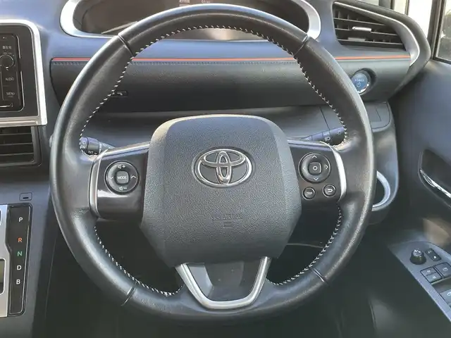 トヨタ シエンタ ハイブリッド G 大阪府 2016(平28)年 5万km ホワイトパールクリスタルシャイン トヨタセーフティーセンス/・プリクラッシュセーフティー/・レーンディパーチャーアラート/・オートマチックハイビーム/・クリアランスソナー/純正ナビ/・Bluetooth/CD/DVD/ワンセグTV/ラジオ/主要装備/・バックカメラ/・横滑り防止装置/・両側パワースライドドア/・D＋Nシートヒーター/・ウォークスルー/・LEDヘッドライト/・フォグランプ/・純正フロアマット/・純正AW/・ドライブレコーダー/・ETC