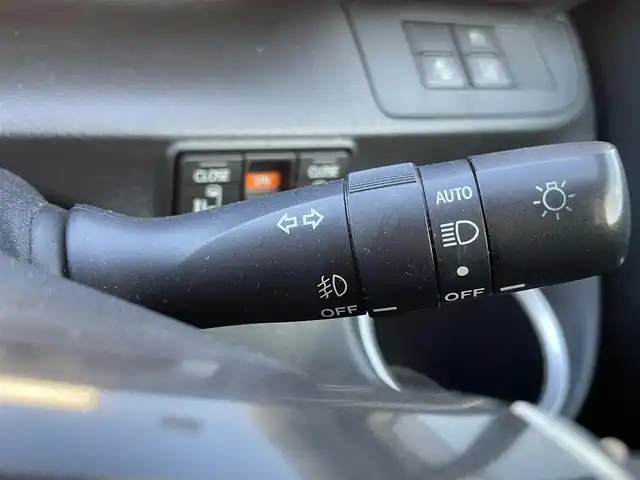 トヨタ シエンタ ハイブリッド G 大阪府 2016(平28)年 5万km ホワイトパールクリスタルシャイン トヨタセーフティーセンス/・プリクラッシュセーフティー/・レーンディパーチャーアラート/・オートマチックハイビーム/・クリアランスソナー/純正ナビ/・Bluetooth/CD/DVD/ワンセグTV/ラジオ/主要装備/・バックカメラ/・横滑り防止装置/・両側パワースライドドア/・D＋Nシートヒーター/・ウォークスルー/・LEDヘッドライト/・フォグランプ/・純正フロアマット/・純正AW/・ドライブレコーダー/・ETC