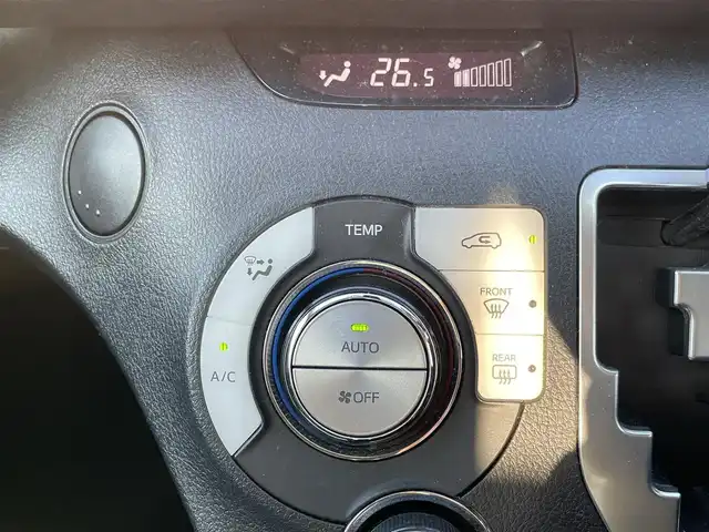 トヨタ シエンタ ハイブリッド G 大阪府 2016(平28)年 5万km ホワイトパールクリスタルシャイン トヨタセーフティーセンス/・プリクラッシュセーフティー/・レーンディパーチャーアラート/・オートマチックハイビーム/・クリアランスソナー/純正ナビ/・Bluetooth/CD/DVD/ワンセグTV/ラジオ/主要装備/・バックカメラ/・横滑り防止装置/・両側パワースライドドア/・D＋Nシートヒーター/・ウォークスルー/・LEDヘッドライト/・フォグランプ/・純正フロアマット/・純正AW/・ドライブレコーダー/・ETC