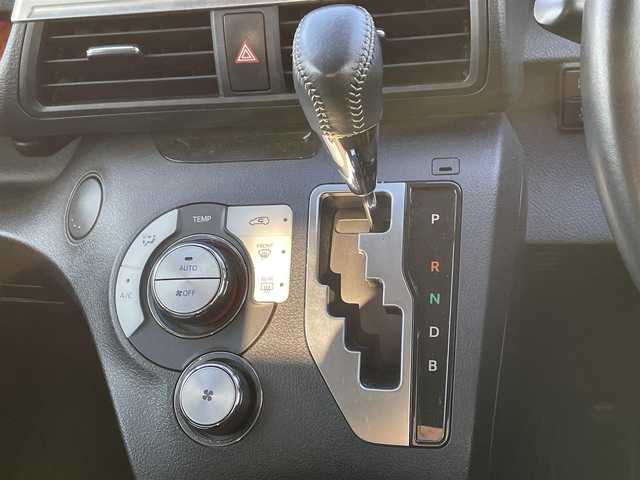 トヨタ シエンタ ハイブリッド G 大阪府 2016(平28)年 5万km ホワイトパールクリスタルシャイン トヨタセーフティーセンス/・プリクラッシュセーフティー/・レーンディパーチャーアラート/・オートマチックハイビーム/・クリアランスソナー/純正ナビ/・Bluetooth/CD/DVD/ワンセグTV/ラジオ/主要装備/・バックカメラ/・横滑り防止装置/・両側パワースライドドア/・D＋Nシートヒーター/・ウォークスルー/・LEDヘッドライト/・フォグランプ/・純正フロアマット/・純正AW/・ドライブレコーダー/・ETC