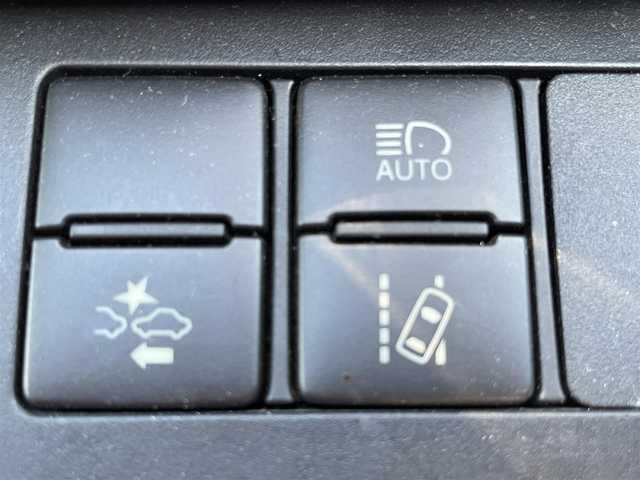 トヨタ シエンタ ハイブリッド G 大阪府 2016(平28)年 5万km ホワイトパールクリスタルシャイン トヨタセーフティーセンス/・プリクラッシュセーフティー/・レーンディパーチャーアラート/・オートマチックハイビーム/・クリアランスソナー/純正ナビ/・Bluetooth/CD/DVD/ワンセグTV/ラジオ/主要装備/・バックカメラ/・横滑り防止装置/・両側パワースライドドア/・D＋Nシートヒーター/・ウォークスルー/・LEDヘッドライト/・フォグランプ/・純正フロアマット/・純正AW/・ドライブレコーダー/・ETC