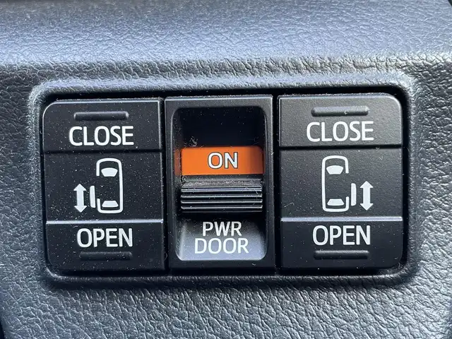 トヨタ シエンタ ハイブリッド G 大阪府 2016(平28)年 5万km ホワイトパールクリスタルシャイン トヨタセーフティーセンス/・プリクラッシュセーフティー/・レーンディパーチャーアラート/・オートマチックハイビーム/・クリアランスソナー/純正ナビ/・Bluetooth/CD/DVD/ワンセグTV/ラジオ/主要装備/・バックカメラ/・横滑り防止装置/・両側パワースライドドア/・D＋Nシートヒーター/・ウォークスルー/・LEDヘッドライト/・フォグランプ/・純正フロアマット/・純正AW/・ドライブレコーダー/・ETC