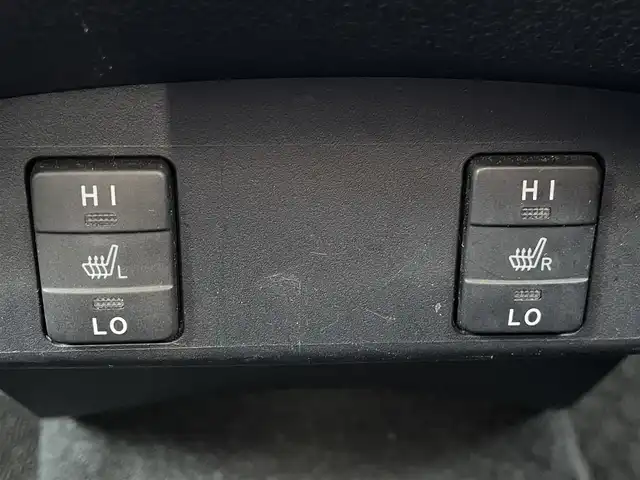 トヨタ シエンタ ハイブリッド G 大阪府 2016(平28)年 5万km ホワイトパールクリスタルシャイン トヨタセーフティーセンス/・プリクラッシュセーフティー/・レーンディパーチャーアラート/・オートマチックハイビーム/・クリアランスソナー/純正ナビ/・Bluetooth/CD/DVD/ワンセグTV/ラジオ/主要装備/・バックカメラ/・横滑り防止装置/・両側パワースライドドア/・D＋Nシートヒーター/・ウォークスルー/・LEDヘッドライト/・フォグランプ/・純正フロアマット/・純正AW/・ドライブレコーダー/・ETC