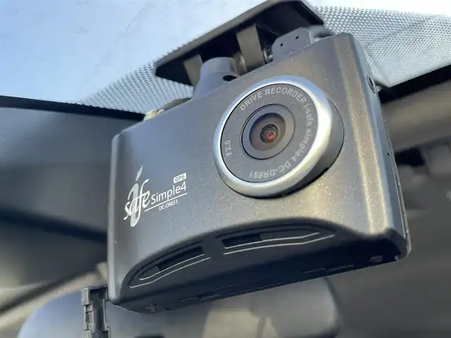 トヨタ シエンタ ハイブリッド G 大阪府 2016(平28)年 5万km ホワイトパールクリスタルシャイン トヨタセーフティーセンス/・プリクラッシュセーフティー/・レーンディパーチャーアラート/・オートマチックハイビーム/・クリアランスソナー/純正ナビ/・Bluetooth/CD/DVD/ワンセグTV/ラジオ/主要装備/・バックカメラ/・横滑り防止装置/・両側パワースライドドア/・D＋Nシートヒーター/・ウォークスルー/・LEDヘッドライト/・フォグランプ/・純正フロアマット/・純正AW/・ドライブレコーダー/・ETC