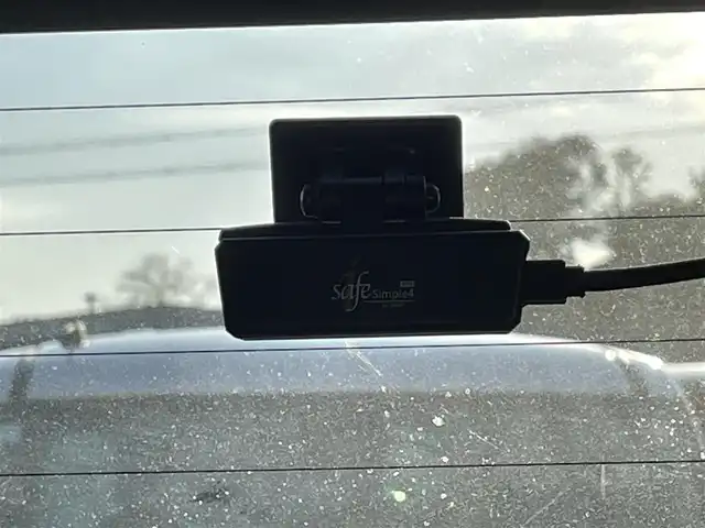 トヨタ シエンタ ハイブリッド G 大阪府 2016(平28)年 5万km ホワイトパールクリスタルシャイン トヨタセーフティーセンス/・プリクラッシュセーフティー/・レーンディパーチャーアラート/・オートマチックハイビーム/・クリアランスソナー/純正ナビ/・Bluetooth/CD/DVD/ワンセグTV/ラジオ/主要装備/・バックカメラ/・横滑り防止装置/・両側パワースライドドア/・D＋Nシートヒーター/・ウォークスルー/・LEDヘッドライト/・フォグランプ/・純正フロアマット/・純正AW/・ドライブレコーダー/・ETC