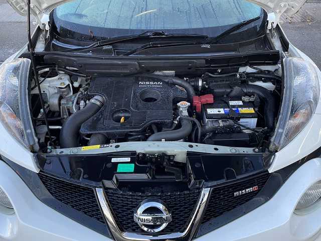 日産 ジューク ニスモ 福島県 2013(平25)年 6.5万km ブリリアントホワイトパール 純正ナビ　バックＣ　フルセグＴＶ　ＢＴ　ビルトインＥＴＣ　純正ドアバイザー　純正フロアマット　Ｄ－ＭＯＤＥ　ＮＩＳＭＯ専用シート　４ＷＤ－Ｖ　純正夏タイヤ付AW装着　プッシュスタート　スマートキー