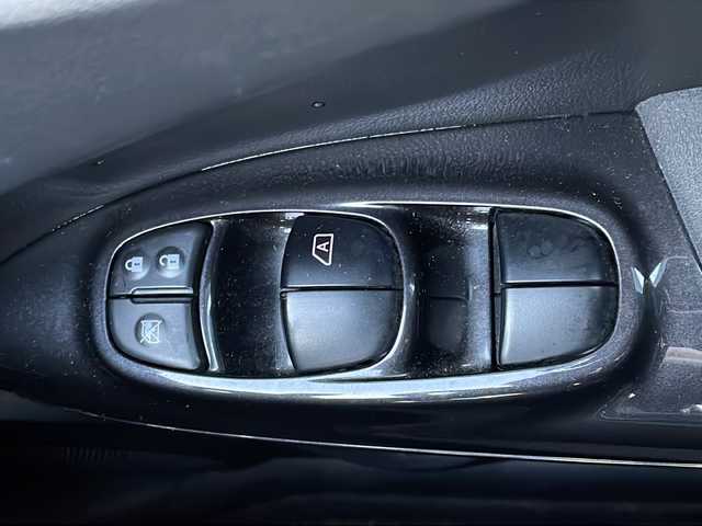 日産 ジューク ニスモ 福島県 2013(平25)年 6.5万km ブリリアントホワイトパール 純正ナビ　バックＣ　フルセグＴＶ　ＢＴ　ビルトインＥＴＣ　純正ドアバイザー　純正フロアマット　Ｄ－ＭＯＤＥ　ＮＩＳＭＯ専用シート　４ＷＤ－Ｖ　純正夏タイヤ付AW装着　プッシュスタート　スマートキー