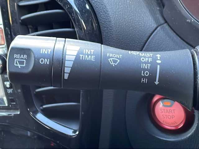 日産 ジューク ニスモ 福島県 2013(平25)年 6.5万km ブリリアントホワイトパール 純正ナビ　バックＣ　フルセグＴＶ　ＢＴ　ビルトインＥＴＣ　純正ドアバイザー　純正フロアマット　Ｄ－ＭＯＤＥ　ＮＩＳＭＯ専用シート　４ＷＤ－Ｖ　純正夏タイヤ付AW装着　プッシュスタート　スマートキー