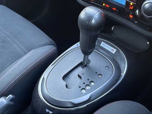 日産 ジューク ニスモ 福島県 2013(平25)年 6.5万km ブリリアントホワイトパール 純正ナビ　バックＣ　フルセグＴＶ　ＢＴ　ビルトインＥＴＣ　純正ドアバイザー　純正フロアマット　Ｄ－ＭＯＤＥ　ＮＩＳＭＯ専用シート　４ＷＤ－Ｖ　純正夏タイヤ付AW装着　プッシュスタート　スマートキー