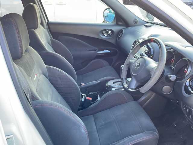 日産 ジューク ニスモ 福島県 2013(平25)年 6.5万km ブリリアントホワイトパール 純正ナビ　バックＣ　フルセグＴＶ　ＢＴ　ビルトインＥＴＣ　純正ドアバイザー　純正フロアマット　Ｄ－ＭＯＤＥ　ＮＩＳＭＯ専用シート　４ＷＤ－Ｖ　純正夏タイヤ付AW装着　プッシュスタート　スマートキー