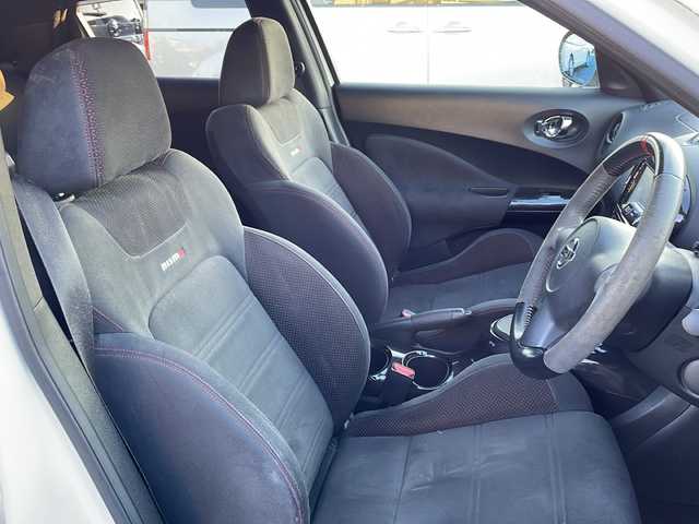 日産 ジューク ニスモ 福島県 2013(平25)年 6.5万km ブリリアントホワイトパール 純正ナビ　バックＣ　フルセグＴＶ　ＢＴ　ビルトインＥＴＣ　純正ドアバイザー　純正フロアマット　Ｄ－ＭＯＤＥ　ＮＩＳＭＯ専用シート　４ＷＤ－Ｖ　純正夏タイヤ付AW装着　プッシュスタート　スマートキー