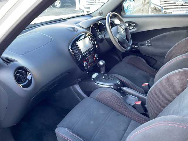 日産 ジューク ニスモ 福島県 2013(平25)年 6.5万km ブリリアントホワイトパール 純正ナビ　バックＣ　フルセグＴＶ　ＢＴ　ビルトインＥＴＣ　純正ドアバイザー　純正フロアマット　Ｄ－ＭＯＤＥ　ＮＩＳＭＯ専用シート　４ＷＤ－Ｖ　純正夏タイヤ付AW装着　プッシュスタート　スマートキー