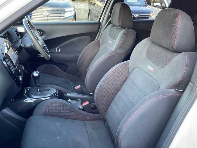 日産 ジューク ニスモ 福島県 2013(平25)年 6.5万km ブリリアントホワイトパール 純正ナビ　バックＣ　フルセグＴＶ　ＢＴ　ビルトインＥＴＣ　純正ドアバイザー　純正フロアマット　Ｄ－ＭＯＤＥ　ＮＩＳＭＯ専用シート　４ＷＤ－Ｖ　純正夏タイヤ付AW装着　プッシュスタート　スマートキー