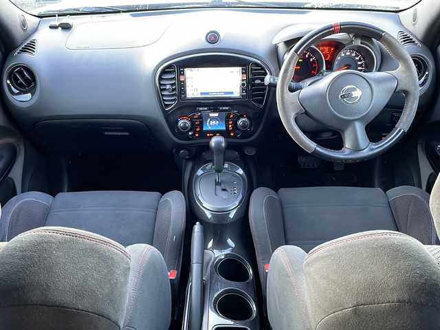 日産 ジューク ニスモ 福島県 2013(平25)年 6.5万km ブリリアントホワイトパール 純正ナビ　バックＣ　フルセグＴＶ　ＢＴ　ビルトインＥＴＣ　純正ドアバイザー　純正フロアマット　Ｄ－ＭＯＤＥ　ＮＩＳＭＯ専用シート　４ＷＤ－Ｖ　純正夏タイヤ付AW装着　プッシュスタート　スマートキー