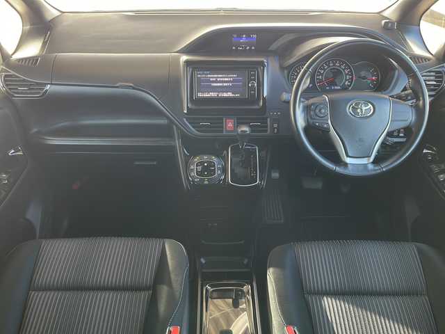 トヨタ ヴォクシー ZS 長野県 2017(平29)年 6.2万km ブラック ４ＷＤ/トヨタセーフティセンス/純正メモリナビフルセグＴＶ/バックカメラ・ＥＴＣ/パワースライドドア/純正16インチアルミ/タイヤ積込/ドライブレコーダー/オートクルーズコントロール/コーナーセンサー/ＬＥＤヘッドライト/プッシュスタート/スマートキー