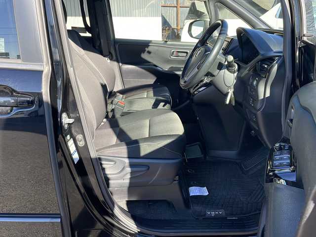 トヨタ ヴォクシー ZS 長野県 2017(平29)年 6.2万km ブラック ４ＷＤ/トヨタセーフティセンス/純正メモリナビフルセグＴＶ/バックカメラ・ＥＴＣ/パワースライドドア/純正16インチアルミ/タイヤ積込/ドライブレコーダー/オートクルーズコントロール/コーナーセンサー/ＬＥＤヘッドライト/プッシュスタート/スマートキー