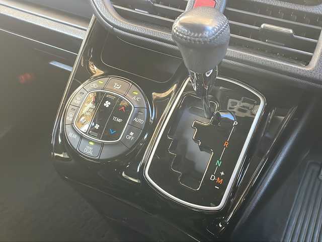 トヨタ ヴォクシー ZS 長野県 2017(平29)年 6.2万km ブラック ４ＷＤ/トヨタセーフティセンス/純正メモリナビフルセグＴＶ/バックカメラ・ＥＴＣ/パワースライドドア/純正16インチアルミ/タイヤ積込/ドライブレコーダー/オートクルーズコントロール/コーナーセンサー/ＬＥＤヘッドライト/プッシュスタート/スマートキー