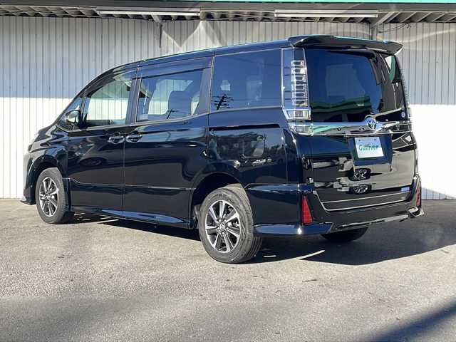 トヨタ ヴォクシー ZS 長野県 2017(平29)年 6.2万km ブラック ４ＷＤ/トヨタセーフティセンス/純正メモリナビフルセグＴＶ/バックカメラ・ＥＴＣ/パワースライドドア/純正16インチアルミ/タイヤ積込/ドライブレコーダー/オートクルーズコントロール/コーナーセンサー/ＬＥＤヘッドライト/プッシュスタート/スマートキー