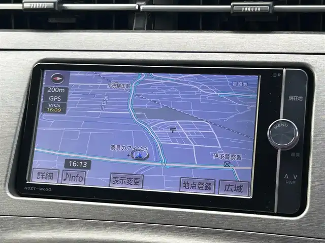 トヨタ プリウス S 愛媛県 2013(平25)年 5.3万km ホワイトパールクリスタルシャイン フォグランプ/純正ナビ/バックカメラ/ETC/ドラレコ/純正フロアマット/オートライト/ABS/純正15インチアルミホイール/スマートキー/フルセグTV/DVD/Bluetooth/AAC/スペアキー/横滑り防止装置/プッシュスタート