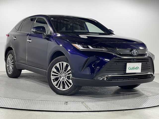トヨタ ハリアー ハイブリッド Z レザーパッケージ 広島県 2023(令5)年 1.7万km ダークブルーマイカ 純正12.3型ディスプレイオーディオ（AppleCarPlay/AndroidAuto/フルセグTV）/JBLプレミアムサウンド/パノラミックビューモニター/デジタルインナーミラー/ブラインドスポットモニター/ヘッドアップディスプレイ/黒革シート/パワーシート/シートメモリー/シートヒーター/ベンチレーション/パワーバックドア/ステアリングヒーター/セーフティセンス/・プリクラッシュセーフティ/・レーントレーシングアシスト/・アダプティブハイビーム/・レーダークルーズコントロール/クリアランスソナー/電動パーキングブレーキ/オートブレーキホールド/LEDヘッドランプ/オートライト/ETC2.0/ドライブレコーダー
