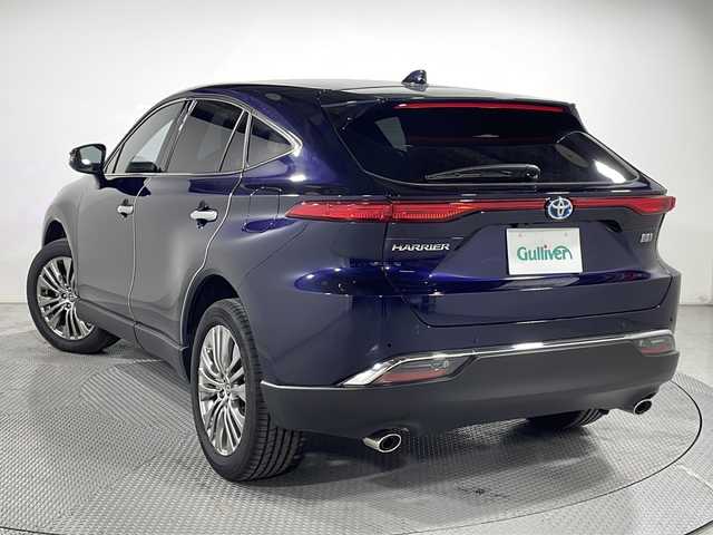 トヨタ ハリアー ハイブリッド Z レザーパッケージ 広島県 2023(令5)年 1.7万km ダークブルーマイカ 純正12.3型ディスプレイオーディオ（AppleCarPlay/AndroidAuto/フルセグTV）/JBLプレミアムサウンド/パノラミックビューモニター/デジタルインナーミラー/ブラインドスポットモニター/ヘッドアップディスプレイ/黒革シート/パワーシート/シートメモリー/シートヒーター/ベンチレーション/パワーバックドア/ステアリングヒーター/セーフティセンス/・プリクラッシュセーフティ/・レーントレーシングアシスト/・アダプティブハイビーム/・レーダークルーズコントロール/クリアランスソナー/電動パーキングブレーキ/オートブレーキホールド/LEDヘッドランプ/オートライト/ETC2.0/ドライブレコーダー