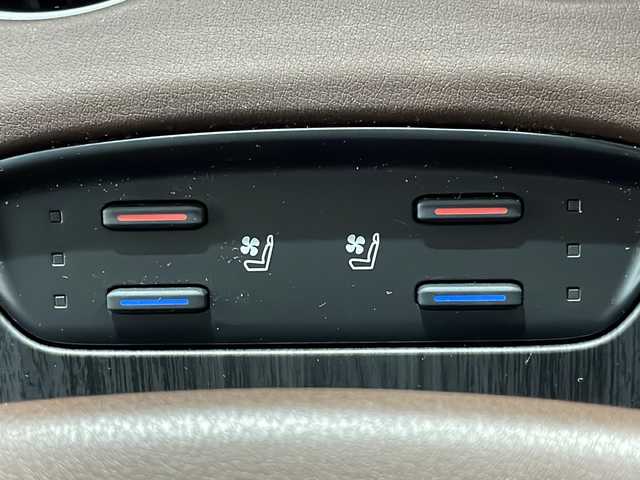 トヨタ ハリアー ハイブリッド Z レザーパッケージ 広島県 2023(令5)年 1.7万km ダークブルーマイカ 純正12.3型ディスプレイオーディオ（AppleCarPlay/AndroidAuto/フルセグTV）/JBLプレミアムサウンド/パノラミックビューモニター/デジタルインナーミラー/ブラインドスポットモニター/ヘッドアップディスプレイ/黒革シート/パワーシート/シートメモリー/シートヒーター/ベンチレーション/パワーバックドア/ステアリングヒーター/セーフティセンス/・プリクラッシュセーフティ/・レーントレーシングアシスト/・アダプティブハイビーム/・レーダークルーズコントロール/クリアランスソナー/電動パーキングブレーキ/オートブレーキホールド/LEDヘッドランプ/オートライト/ETC2.0/ドライブレコーダー