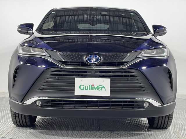 トヨタ ハリアー ハイブリッド Z レザーパッケージ 広島県 2023(令5)年 1.7万km ダークブルーマイカ 純正12.3型ディスプレイオーディオ（AppleCarPlay/AndroidAuto/フルセグTV）/JBLプレミアムサウンド/パノラミックビューモニター/デジタルインナーミラー/ブラインドスポットモニター/ヘッドアップディスプレイ/黒革シート/パワーシート/シートメモリー/シートヒーター/ベンチレーション/パワーバックドア/ステアリングヒーター/セーフティセンス/・プリクラッシュセーフティ/・レーントレーシングアシスト/・アダプティブハイビーム/・レーダークルーズコントロール/クリアランスソナー/電動パーキングブレーキ/オートブレーキホールド/LEDヘッドランプ/オートライト/ETC2.0/ドライブレコーダー