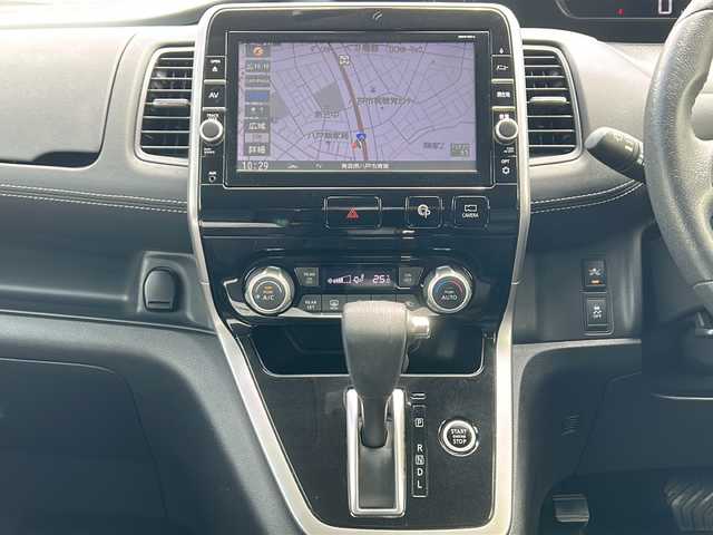 日産 セレナ ハイウェイスター Vセレクション 青森県 2017(平29)年 11.1万km ダイヤモンドブラック 4WD/セーフティパックA/純正9インチSDナビ・フルセグTV/CD・DVD・Bluetooth・SD/純正フリップダウンモニター/アラウンドビューモニター/インテリジェントパーキングアシスト/両側パワースライドドア/エマージェンシーブレーキ/クルーズコントロール/レーンキープアシスト/フロント・バックソナー/横滑り防止機能/サイド・カーテンエアバッグ/2.3列目USB電源ソケット/3列目シートスライド/ビルトインETC/LEDヘッドライト/フォグランプ/純正15インチアルミ/インテリキー