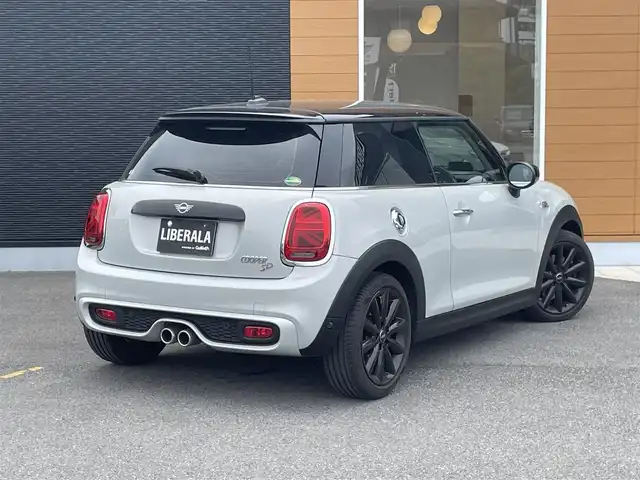 ＭＩＮＩ ミニ クーパー SD 栃木県 2021(令3)年 2.4万km ホワイト・シルバー ワンオーナー /コンフォートアクセス/インテリジェントセーフティ/ヘッドアップディスプレイ/アダプティブクルーズコントロール/ナビ/バックカメラ/ミラーETC/LEDヘッドライト/オートライト/パークディスタンスコントロール/アンビエントライト