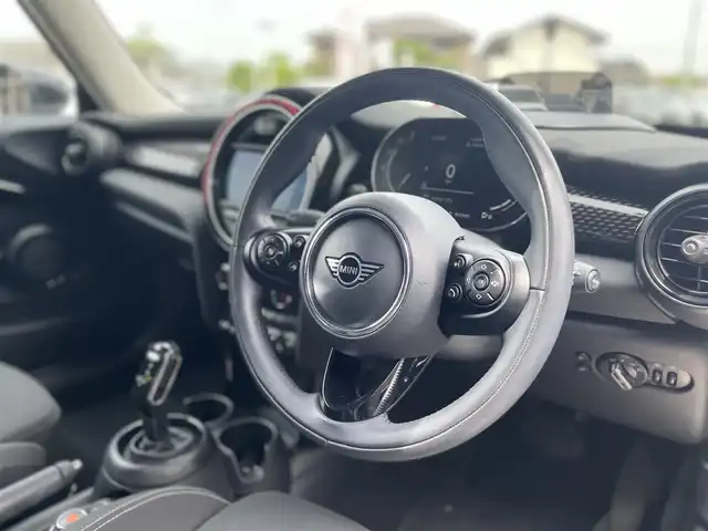 ＭＩＮＩ ミニ クーパー SD 栃木県 2021(令3)年 2.4万km ホワイト・シルバー ワンオーナー /コンフォートアクセス/インテリジェントセーフティ/ヘッドアップディスプレイ/アダプティブクルーズコントロール/ナビ/バックカメラ/ミラーETC/LEDヘッドライト/オートライト/パークディスタンスコントロール/アンビエントライト