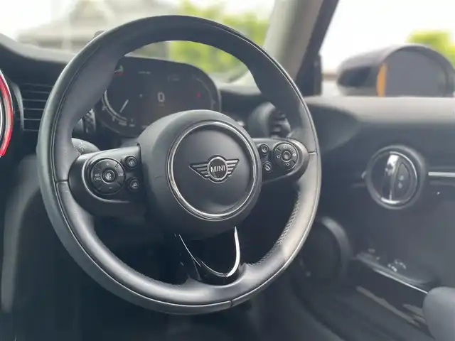 ＭＩＮＩ ミニ クーパー SD 栃木県 2021(令3)年 2.4万km ホワイト・シルバー ワンオーナー /コンフォートアクセス/インテリジェントセーフティ/ヘッドアップディスプレイ/アダプティブクルーズコントロール/ナビ/バックカメラ/ミラーETC/LEDヘッドライト/オートライト/パークディスタンスコントロール/アンビエントライト