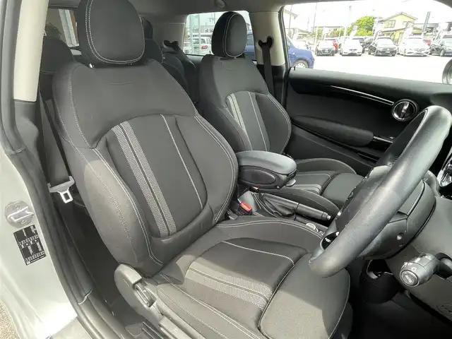 ＭＩＮＩ ミニ クーパー SD 栃木県 2021(令3)年 2.4万km ホワイト・シルバー ワンオーナー /コンフォートアクセス/インテリジェントセーフティ/ヘッドアップディスプレイ/アダプティブクルーズコントロール/ナビ/バックカメラ/ミラーETC/LEDヘッドライト/オートライト/パークディスタンスコントロール/アンビエントライト