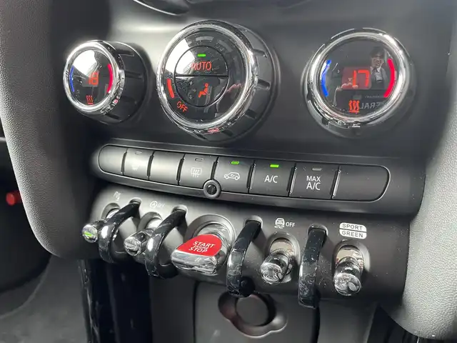 ＭＩＮＩ ミニ クーパー SD 栃木県 2021(令3)年 2.4万km ホワイト・シルバー ワンオーナー /コンフォートアクセス/インテリジェントセーフティ/ヘッドアップディスプレイ/アダプティブクルーズコントロール/ナビ/バックカメラ/ミラーETC/LEDヘッドライト/オートライト/パークディスタンスコントロール/アンビエントライト