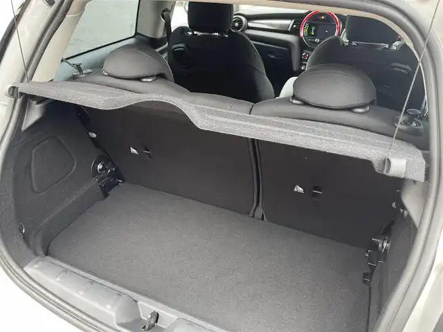 ＭＩＮＩ ミニ クーパー SD 栃木県 2021(令3)年 2.4万km ホワイト・シルバー ワンオーナー /コンフォートアクセス/インテリジェントセーフティ/ヘッドアップディスプレイ/アダプティブクルーズコントロール/ナビ/バックカメラ/ミラーETC/LEDヘッドライト/オートライト/パークディスタンスコントロール/アンビエントライト