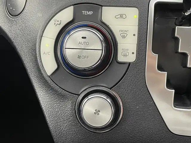 トヨタ シエンタ G 福井県 2016(平28)年 6.4万km ブラックマイカ 純正ナビ/CD/DVD/Bluetooth/両側パワースライドドア/バックカメラ/ドライブレコーダー/フォグランプ/コーナーセンサーインジケーター/ETC/LED/スペアキー/スマートキー/純正ホイール/横滑り防止装置