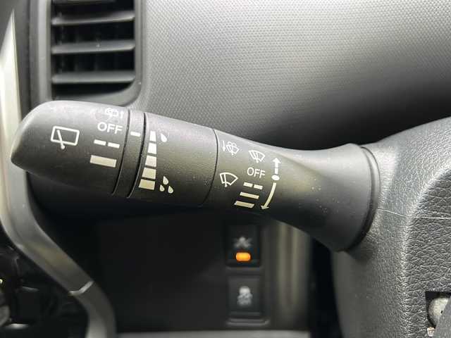 日産 セレナ X Vセレクション 茨城県 2018(平30)年 5.6万km ブリリアントホワイトパール 後席用フリップダウンモニター/純正9インチナビゲーション/CD/DVD/Bluetooth/フルセグTV/アラウンドビューモニター/横滑り防止装置/エマージェンシーブレーキ/クルーズコントロール/コーナーセンサー/パーキングアシスト/プッシュスタート/スマートキー×2/ビルトインETC/両側パワースライドドア/オートライト/保証書、取扱説明書