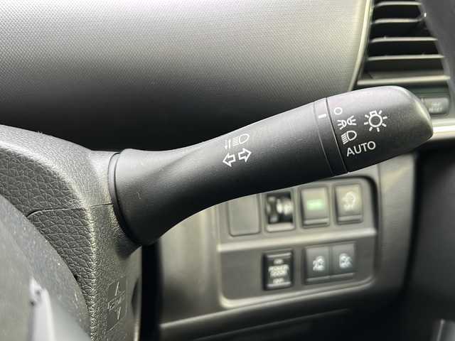 日産 セレナ X Vセレクション 茨城県 2018(平30)年 5.6万km ブリリアントホワイトパール 後席用フリップダウンモニター/純正9インチナビゲーション/CD/DVD/Bluetooth/フルセグTV/アラウンドビューモニター/横滑り防止装置/エマージェンシーブレーキ/クルーズコントロール/コーナーセンサー/パーキングアシスト/プッシュスタート/スマートキー×2/ビルトインETC/両側パワースライドドア/オートライト/保証書、取扱説明書