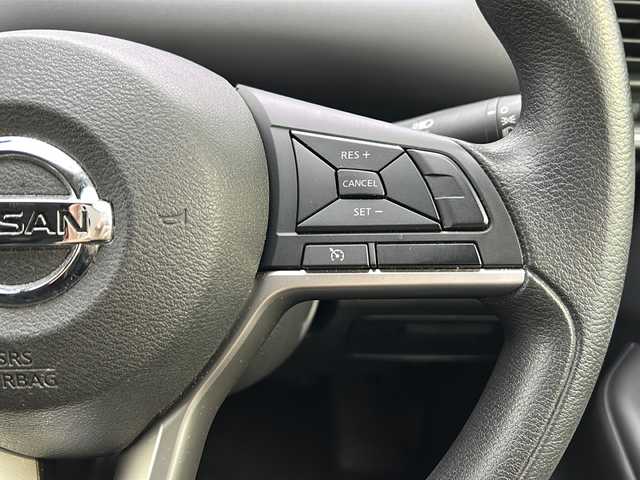 日産 セレナ X Vセレクション 茨城県 2018(平30)年 5.6万km ブリリアントホワイトパール 後席用フリップダウンモニター/純正9インチナビゲーション/CD/DVD/Bluetooth/フルセグTV/アラウンドビューモニター/横滑り防止装置/エマージェンシーブレーキ/クルーズコントロール/コーナーセンサー/パーキングアシスト/プッシュスタート/スマートキー×2/ビルトインETC/両側パワースライドドア/オートライト/保証書、取扱説明書