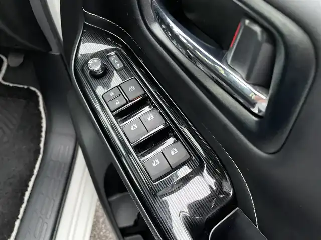 トヨタ エスクァイア ハイブリッド Gi プレミアムパッケージ 千葉県 2020(令2)年 6万km ホワイトパールクリスタルシャイン アルパイン9インチナビ/(フルセグTV/BT/CD/DVD/FM/AM)/バックカメラ/衝突被害軽減システム/車線逸脱警報/クルーズコントロール/アルパイン12インチフリップダウンモニター/ハーフレザーシート/両側パワースライドドア/横滑り防止装置/ETC/前後ドライブレコーダー/アイドリングストップ/LEDヘッドライト/フォグランプ/オートライト/ウィンカーミラー/電動格納ミラー/純正15インチAW/シートヒーター/シートリフター/ステアリングヒーター/プッシュスタート/スマートキー/フロアマット/スペアキー/取扱説明書