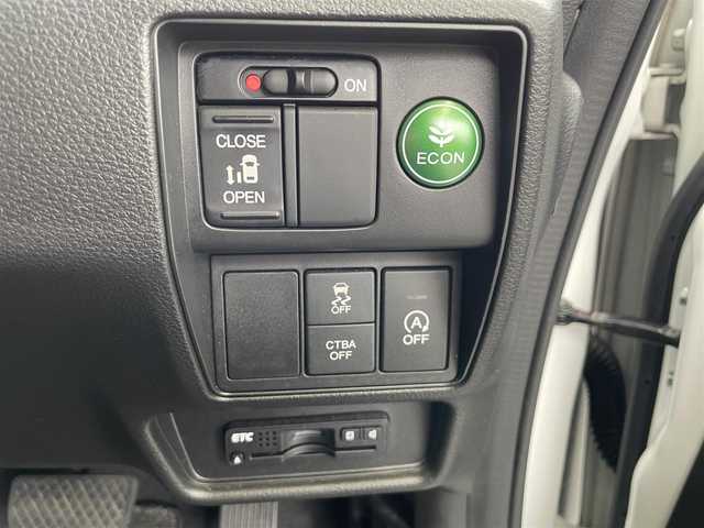 ホンダ オデッセイ アブソルート 福岡県 2014(平26)年 8万km ホワイトオーキッドパール (株)IDOMが運営する【じしゃロン八幡西店】の自社ローン専用車両になります。こちらは現金またはオートローンご利用時の価格です。自社ローンご希望の方は別途その旨お申付け下さい/Bluetooth/LEDヘッドライト/クルーズコントロール/シートカバー/純正アルミホイール/片側パワースライドドア/カーテンエアバック/USB差し込み口2口/バックカメラ/ワンセグテレビ/フロントフォグランプ