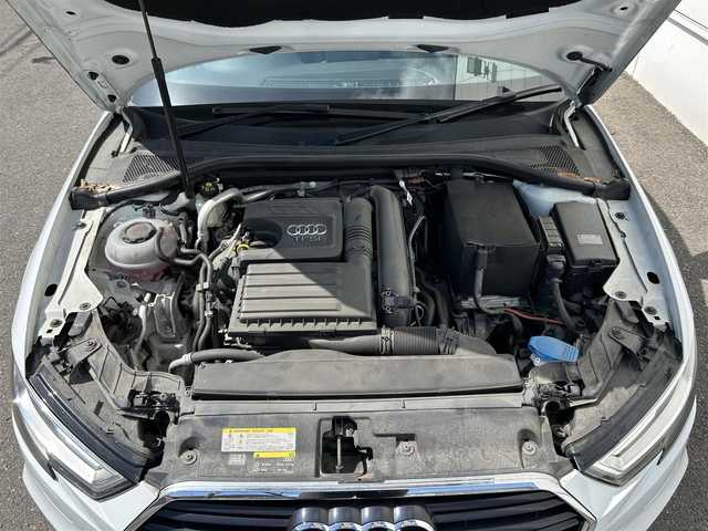 アウディ Ａ３ セダン 1.4TFSI スポーツ Sライン 佐賀県 2018(平30)年 2.9万km グレイシアホワイトメタリック Sライン/アダプティブクルーズコントロール/トラフィックジャム/アクティブレーンアシスト/サイドアシスト　/リアトラフィックアシスト/サイドアシスト/純正ナビ　/・バックカメラ　/・フルセグTV/BT/CD/DVD/ハーフレザーシート/シートヒーター/パワーシート/純正18インチAW/革巻きステアリング/パドルシフト/LEDヘッドライト/リアフォグランプ　/ETC2.0/スペアキー×１/取扱説明書/保証書