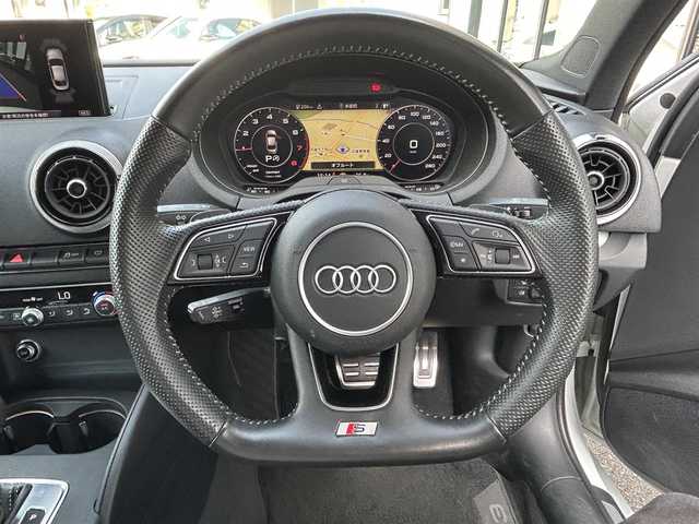 アウディ Ａ３ セダン 1.4TFSI スポーツ Sライン 佐賀県 2018(平30)年 2.9万km グレイシアホワイトメタリック Sライン/アダプティブクルーズコントロール/トラフィックジャム/アクティブレーンアシスト/サイドアシスト　/リアトラフィックアシスト/サイドアシスト/純正ナビ　/・バックカメラ　/・フルセグTV/BT/CD/DVD/ハーフレザーシート/シートヒーター/パワーシート/純正18インチAW/革巻きステアリング/パドルシフト/LEDヘッドライト/リアフォグランプ　/ETC2.0/スペアキー×１/取扱説明書/保証書