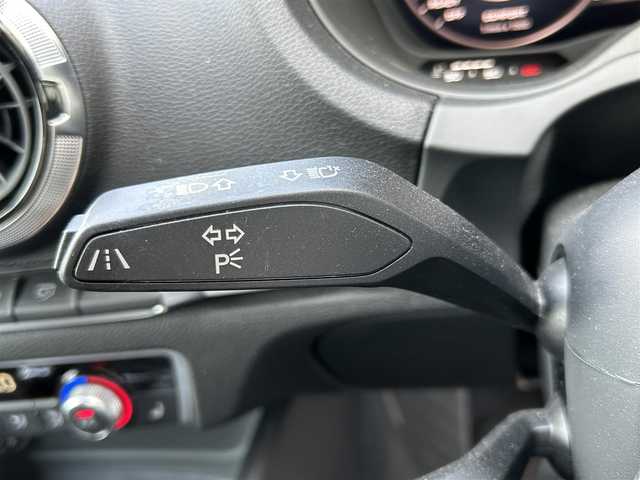 アウディ Ａ３ セダン 1.4TFSI スポーツ Sライン 佐賀県 2018(平30)年 2.9万km グレイシアホワイトメタリック Sライン/アダプティブクルーズコントロール/トラフィックジャム/アクティブレーンアシスト/サイドアシスト　/リアトラフィックアシスト/サイドアシスト/純正ナビ　/・バックカメラ　/・フルセグTV/BT/CD/DVD/ハーフレザーシート/シートヒーター/パワーシート/純正18インチAW/革巻きステアリング/パドルシフト/LEDヘッドライト/リアフォグランプ　/ETC2.0/スペアキー×１/取扱説明書/保証書